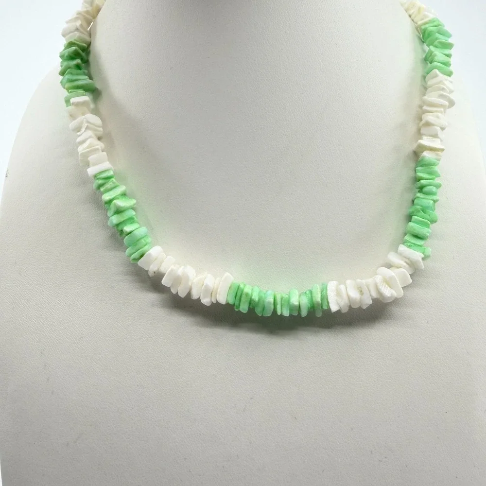 Vintage Y2K Chip Bead Necklace White & Green Retro Beach Jewelry